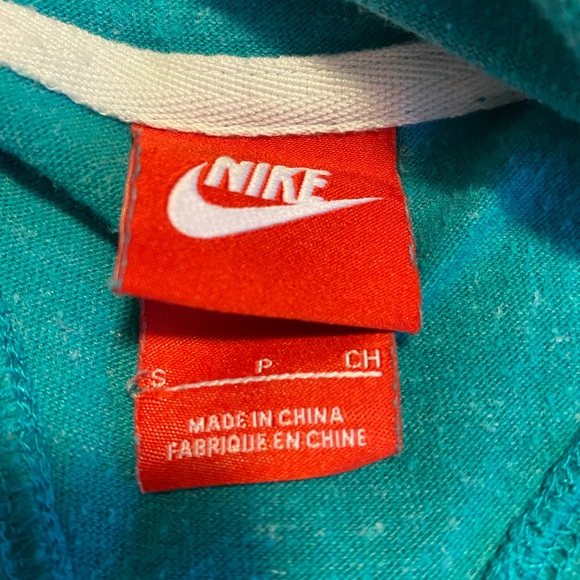 Nike short sleeve hooded shirt. Green. Small. - Picture 2 of 3